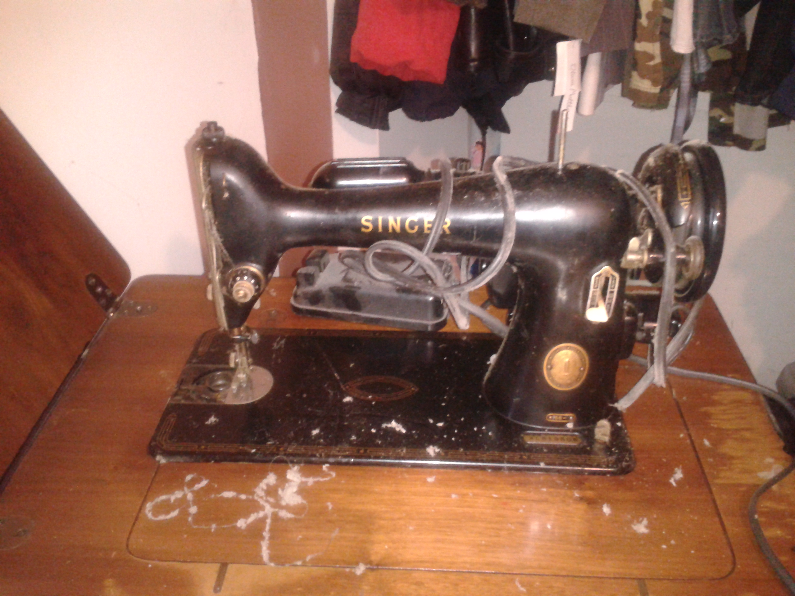 Singer Sewing Machine | InstAppraisal